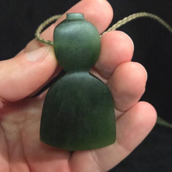 Cam165 Patiti, axe head, pounamu, jade, taonga (6) Cam165 Patiti, axe head, pounamu, jade, taonga (6)