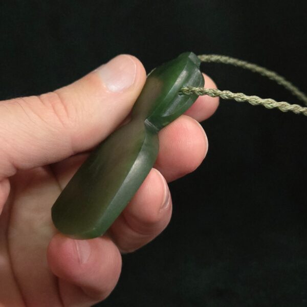 Cam165 Patiti, axe head, pounamu, jade, taonga (8) Cam165 Patiti, axe head, pounamu, jade, taonga (8)