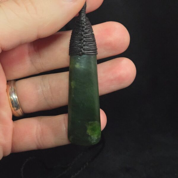 Cam166 Roimata, kawakawa, pounamu, taonga, jade, (1) Cam166 Roimata, kawakawa, pounamu, taonga, jade, (1)