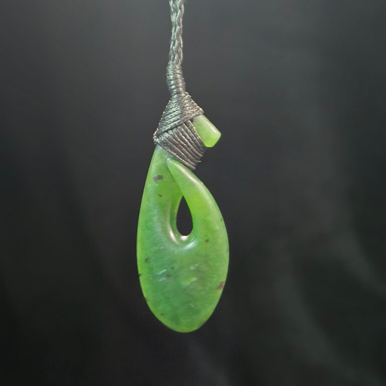 Te Awhi – Kawakawa Pounamu Hei Matau