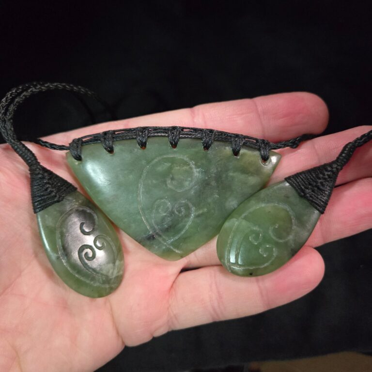 Te Here Aroha – A Pounamu Whānau Set