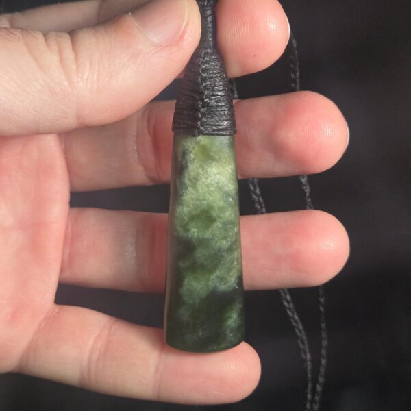 Cam 170 Roimata, taonga, pounamu, jade, cloud, kawakawa (8) Cam 170 Roimata, taonga, pounamu, jade, cloud, kawakawa (8)
