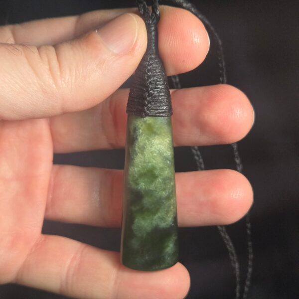 Cam 170 Roimata, taonga, pounamu, jade, cloud, kawakawa (9) Cam 170 Roimata, taonga, pounamu, jade, cloud, kawakawa (9)
