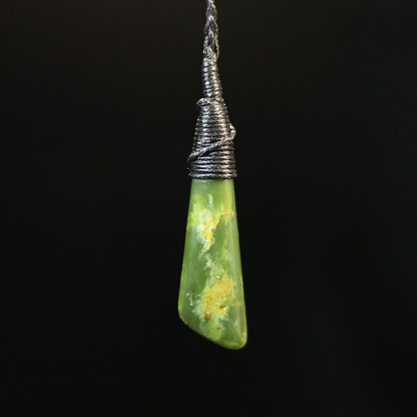 Cam 171 roimata, taonga, maori, pounamu, flower jade, jade, gold, putiputi, (2)