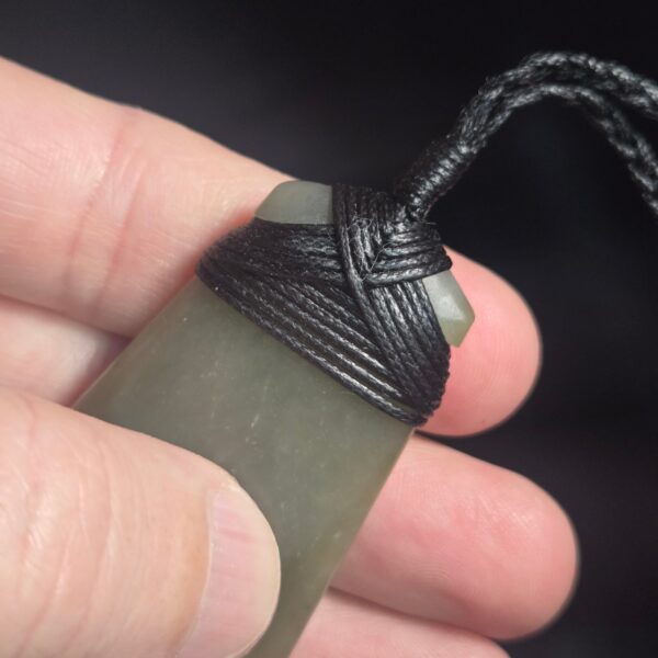 Cam 173 Taonga, toki, jade, pounamu, inanga, honey, maori (3) Cam 173 Taonga, toki, jade, pounamu, inanga, honey, maori (3)
