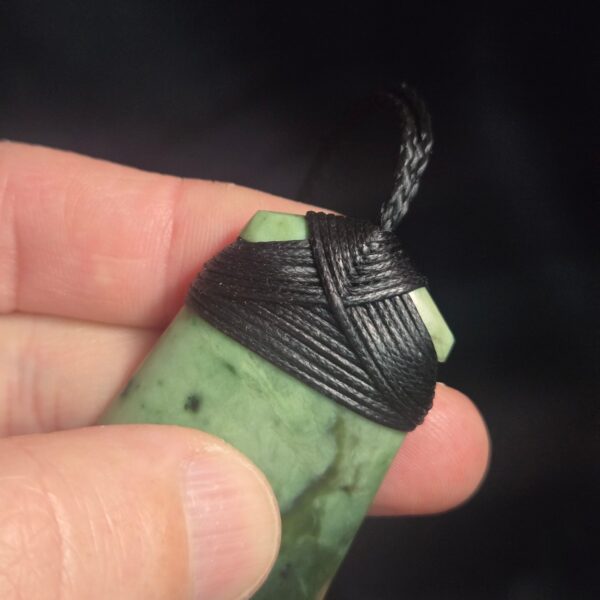 Cam 175 taonga, toki, pounamu, inanga, kawakawa jade, maori (2) Cam 175 taonga, toki, pounamu, inanga, kawakawa jade, maori (2)