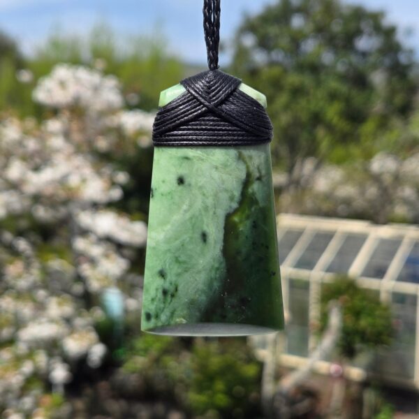 Cam 175 taonga, toki, pounamu, inanga, kawakawa jade, maori (4) Cam 175 taonga, toki, pounamu, inanga, kawakawa jade, maori (4)